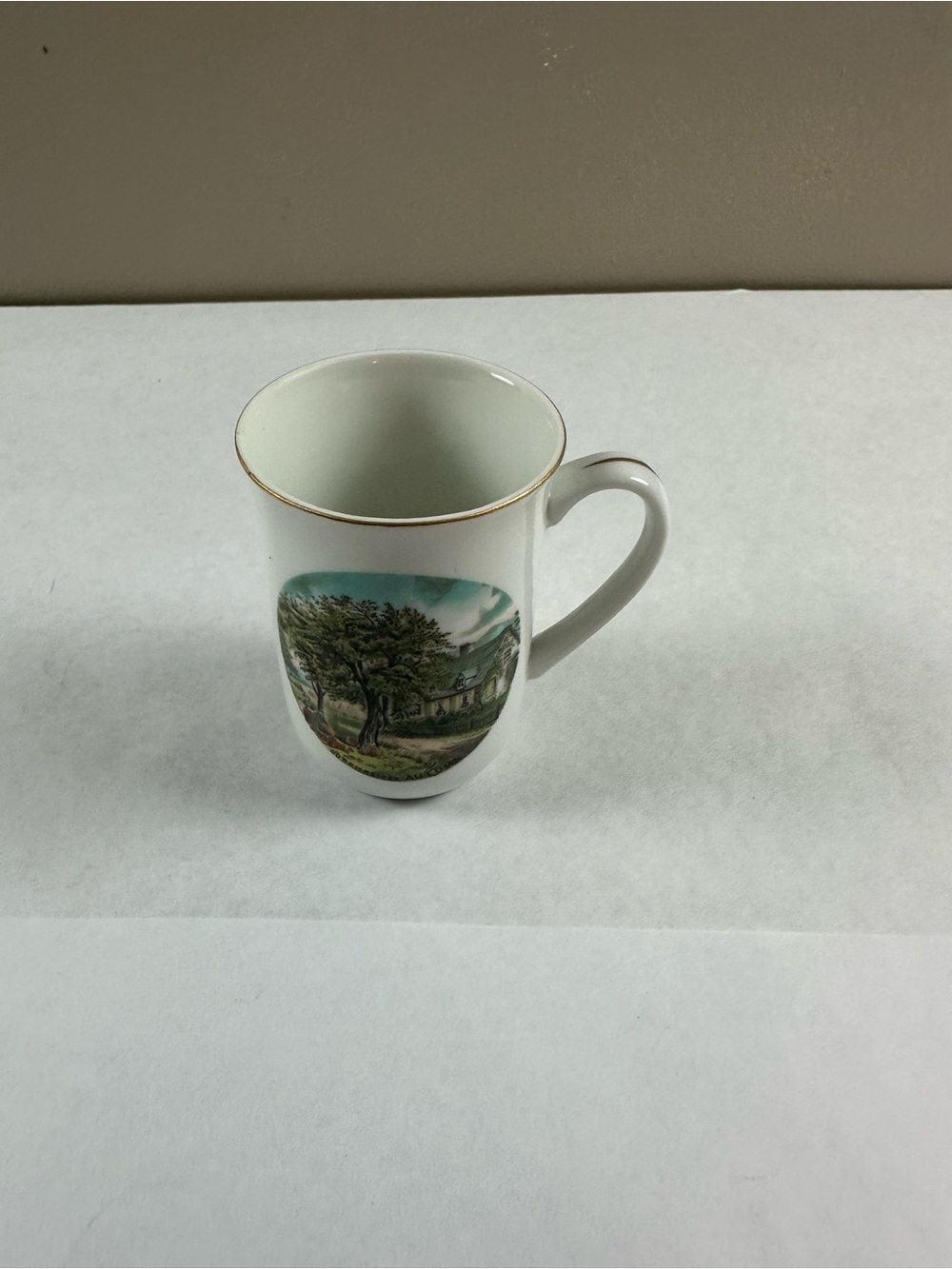 Currier & Ives Vtg White Porcelain Scenic Accent Mug with Gold Rim